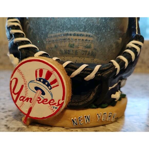 New York Yankees Stadium Snow Globe Forever Collectibles 2006 - Picture 2 of 8